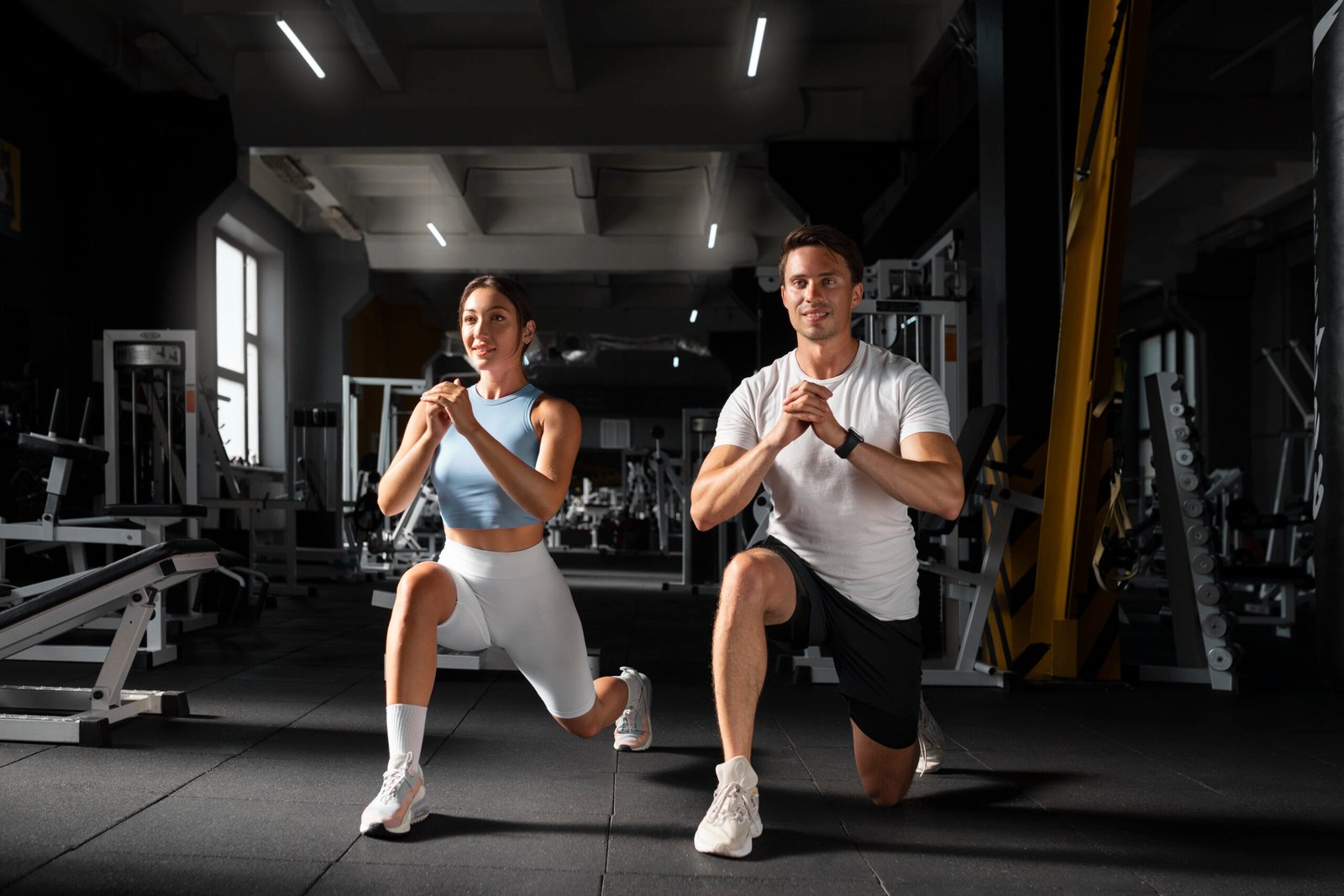 Woman Helping Man Gym (1) - Contabilidade Online em Manaus - The Control